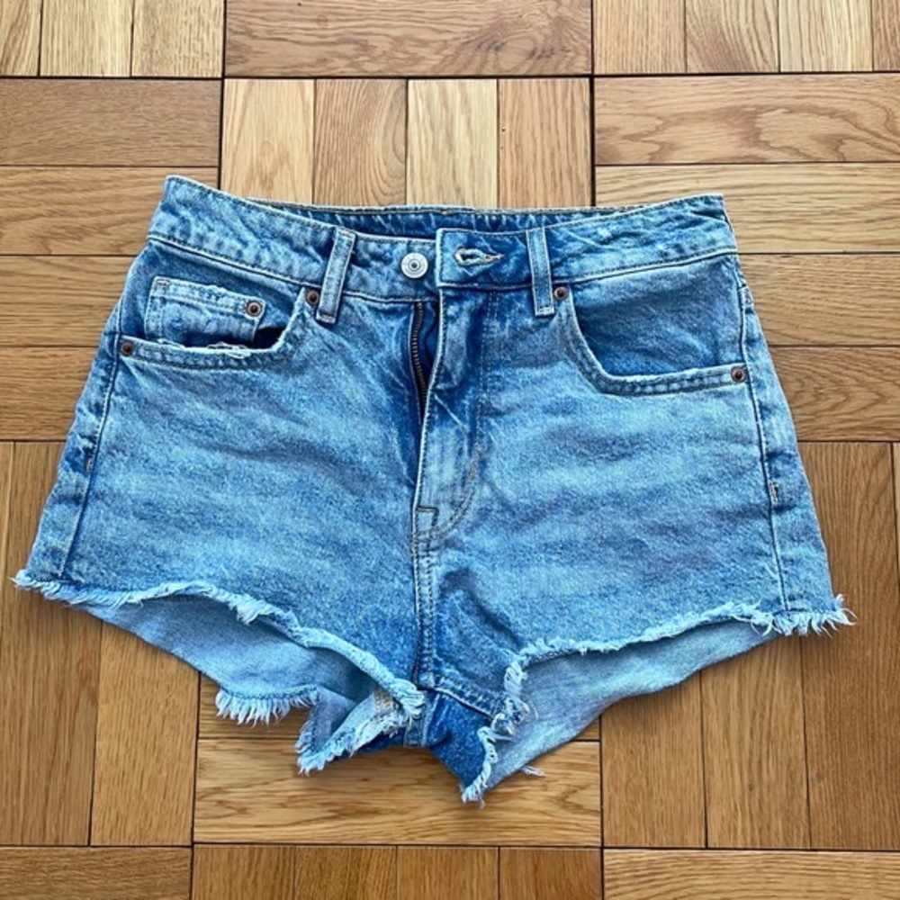 H&M washed denim color short